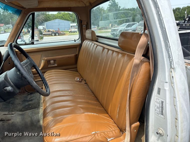 image for item DZ4502 1993 Dodge D200 pickup truck