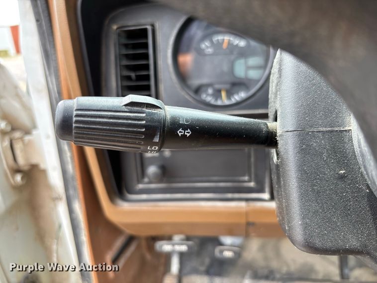 image for item DZ4502 1993 Dodge D200 pickup truck