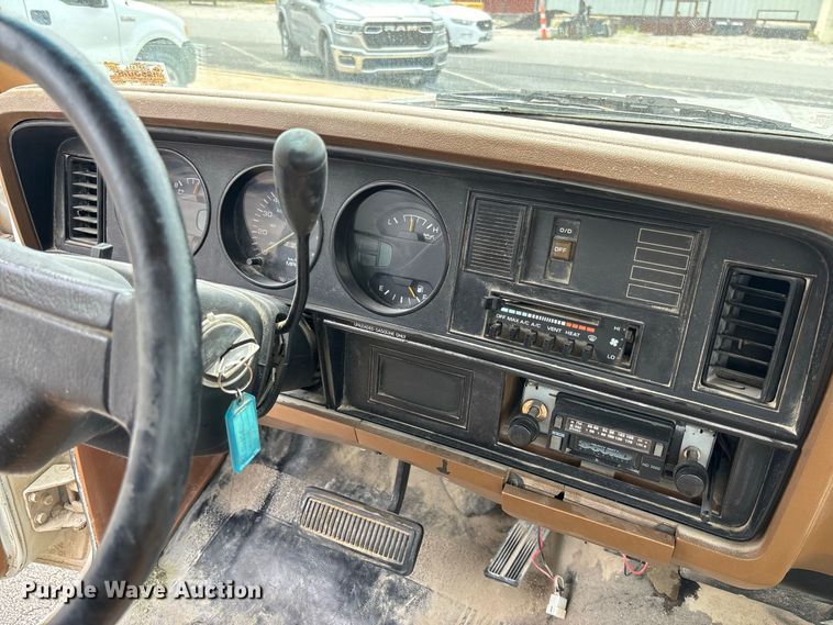 image for item DZ4502 1993 Dodge D200 pickup truck
