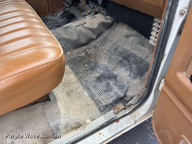 image for item DZ4502 1993 Dodge D200 pickup truck