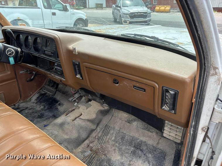 image for item DZ4502 1993 Dodge D200 pickup truck