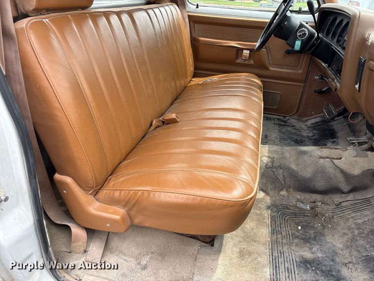 image for item DZ4502 1993 Dodge D200 pickup truck