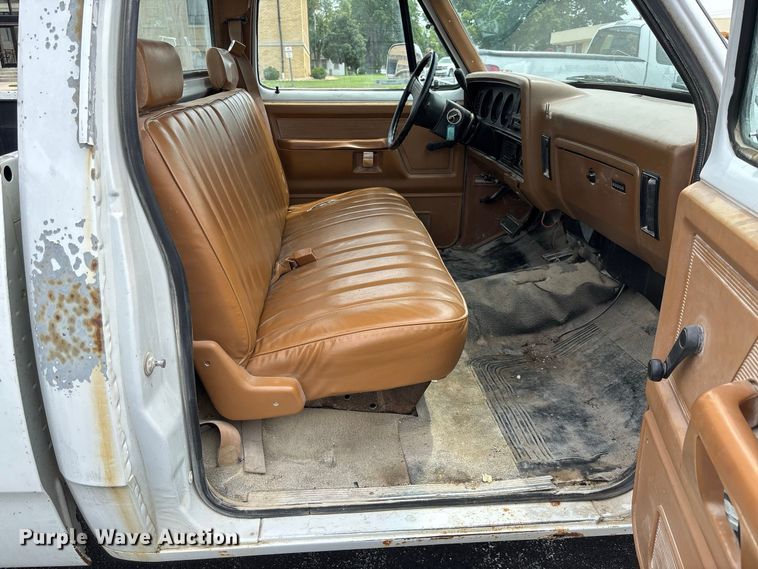 image for item DZ4502 1993 Dodge D200 pickup truck