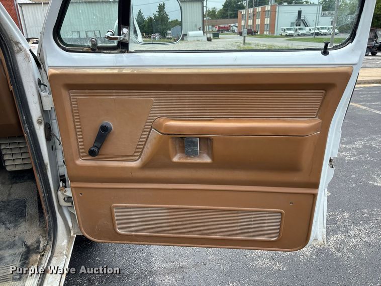 image for item DZ4502 1993 Dodge D200 pickup truck