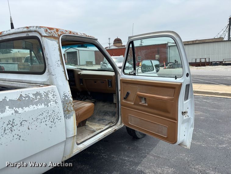 image for item DZ4502 1993 Dodge D200 pickup truck