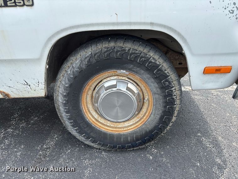 image for item DZ4502 1993 Dodge D200 pickup truck