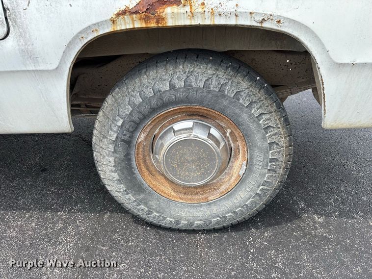 image for item DZ4502 1993 Dodge D200 pickup truck