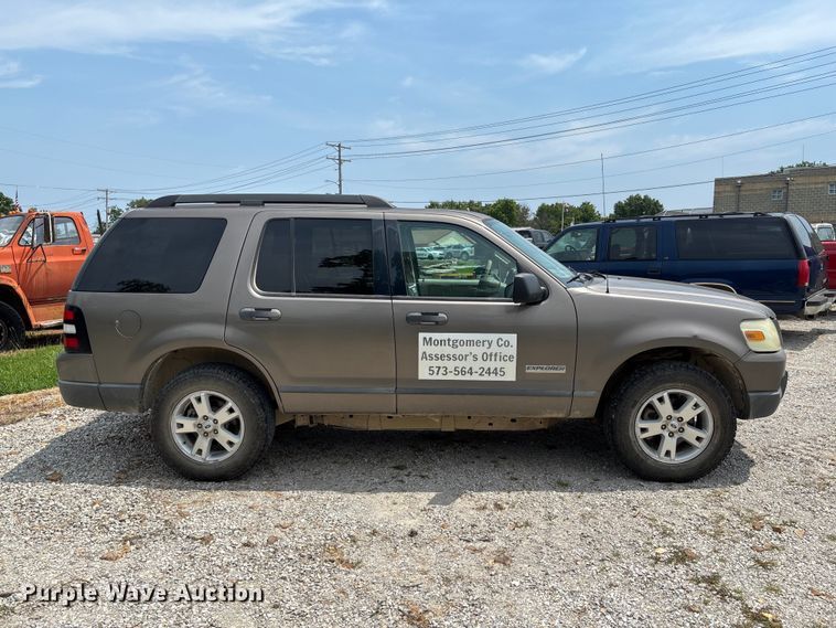 image for item DZ4503 2006 Ford Explorer XLS SUV