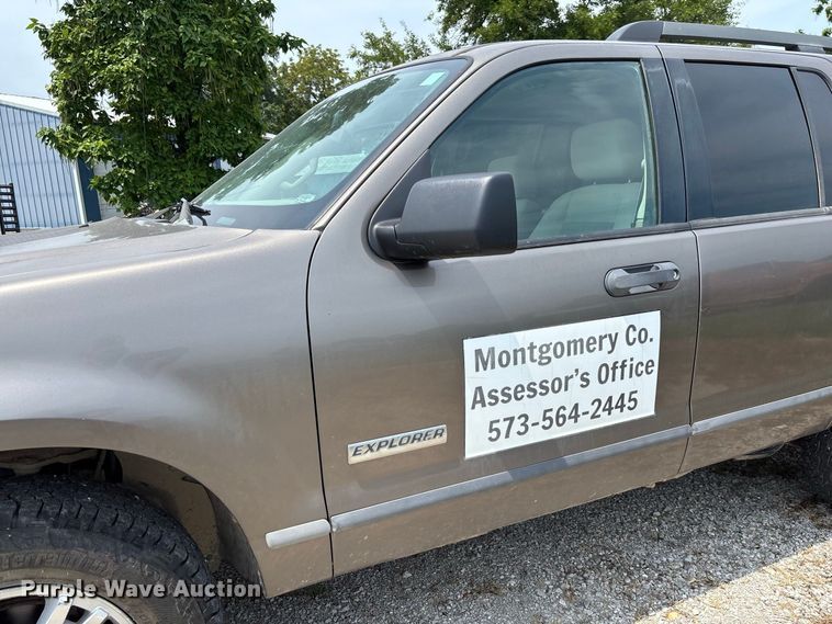 image for item DZ4503 2006 Ford Explorer XLS SUV