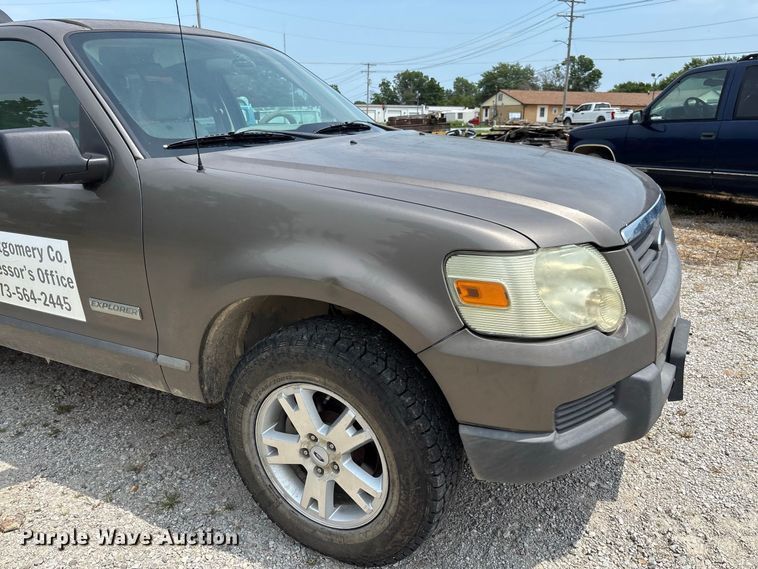 image for item DZ4503 2006 Ford Explorer XLS SUV