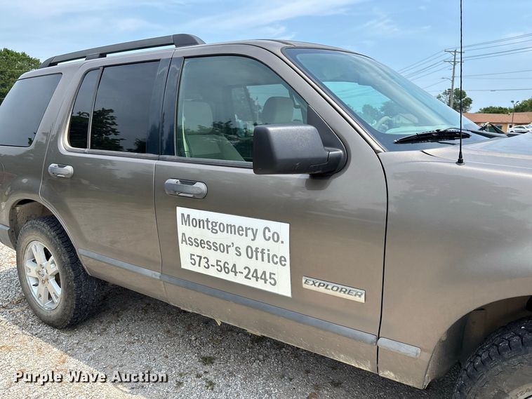 image for item DZ4503 2006 Ford Explorer XLS SUV