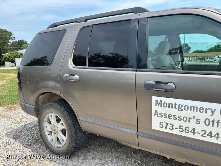 image for item DZ4503 2006 Ford Explorer XLS SUV