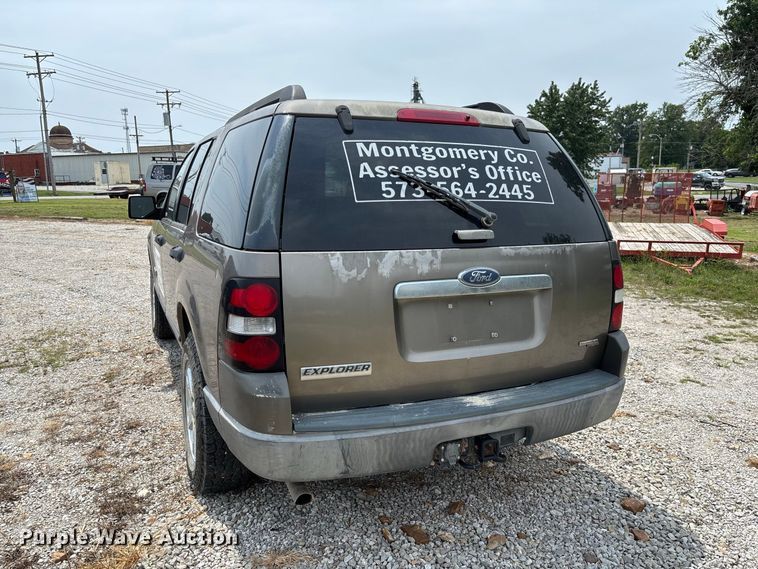 image for item DZ4503 2006 Ford Explorer XLS SUV