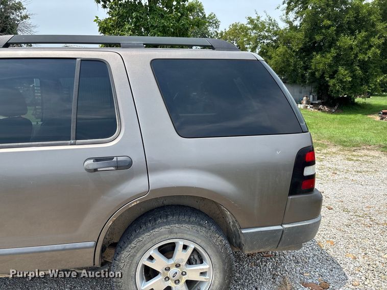 image for item DZ4503 2006 Ford Explorer XLS SUV