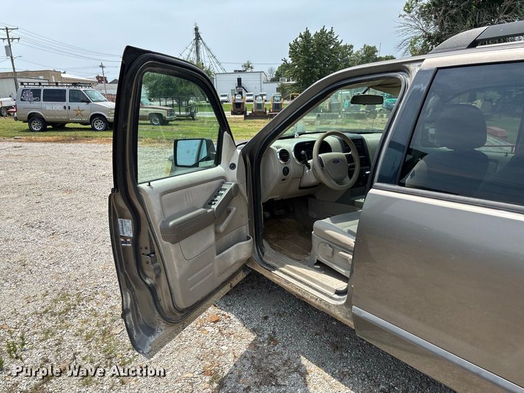 image for item DZ4503 2006 Ford Explorer XLS SUV