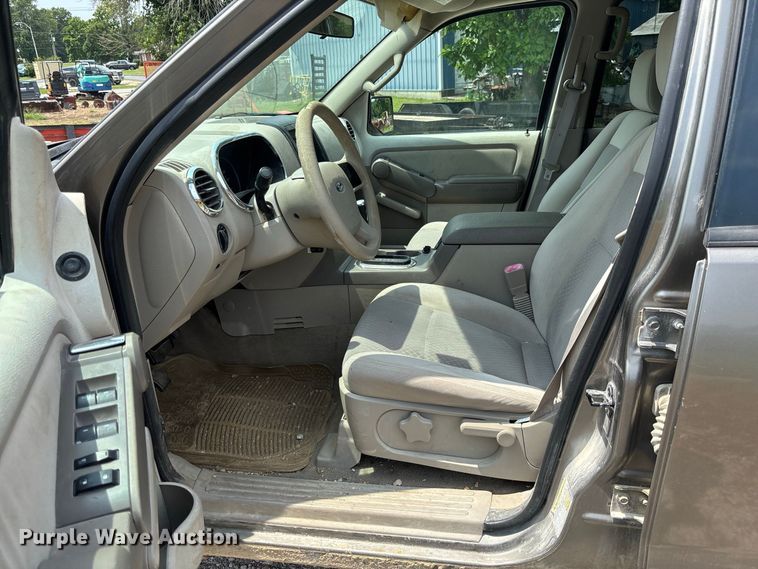image for item DZ4503 2006 Ford Explorer XLS SUV