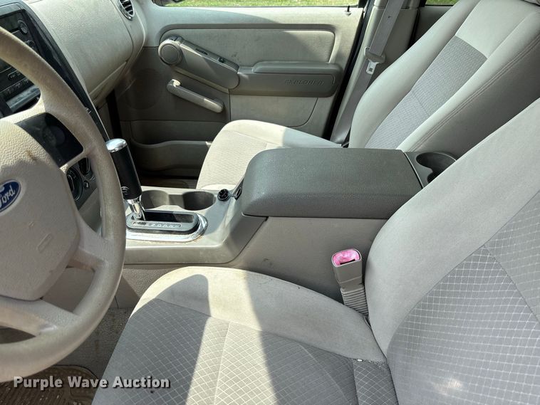 image for item DZ4503 2006 Ford Explorer XLS SUV