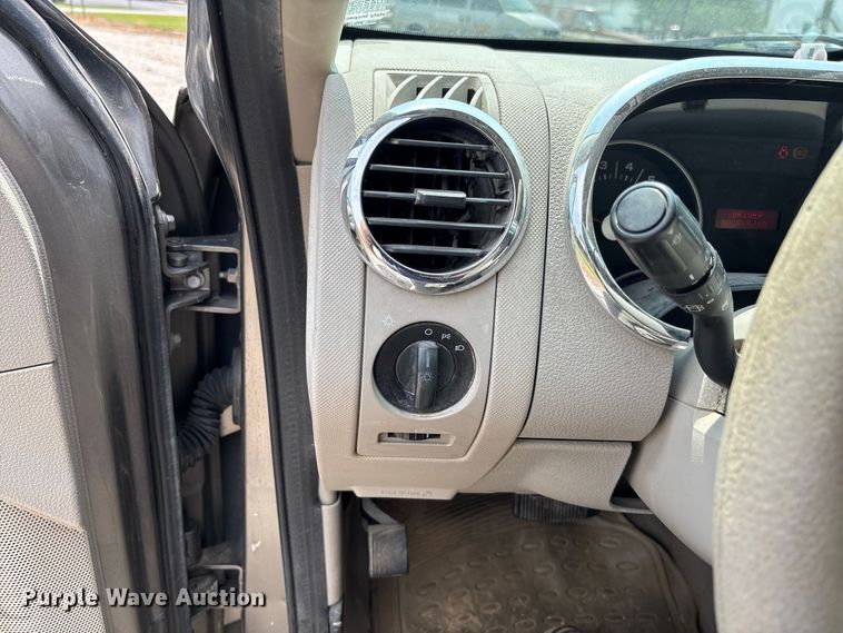 image for item DZ4503 2006 Ford Explorer XLS SUV