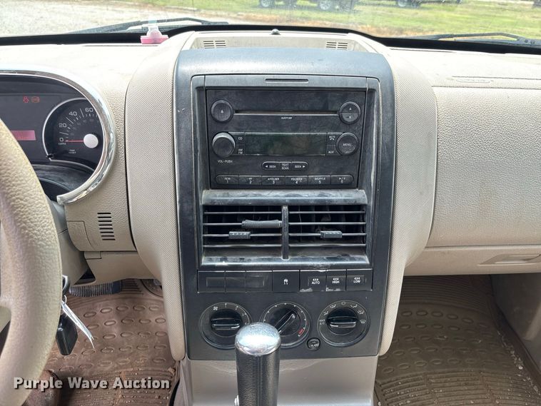 image for item DZ4503 2006 Ford Explorer XLS SUV
