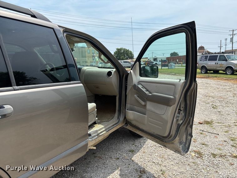 image for item DZ4503 2006 Ford Explorer XLS SUV