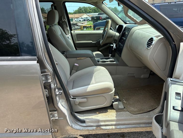 image for item DZ4503 2006 Ford Explorer XLS SUV