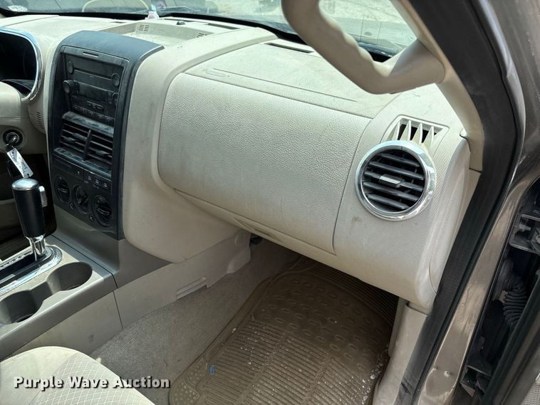image for item DZ4503 2006 Ford Explorer XLS SUV