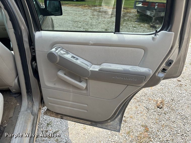 image for item DZ4503 2006 Ford Explorer XLS SUV