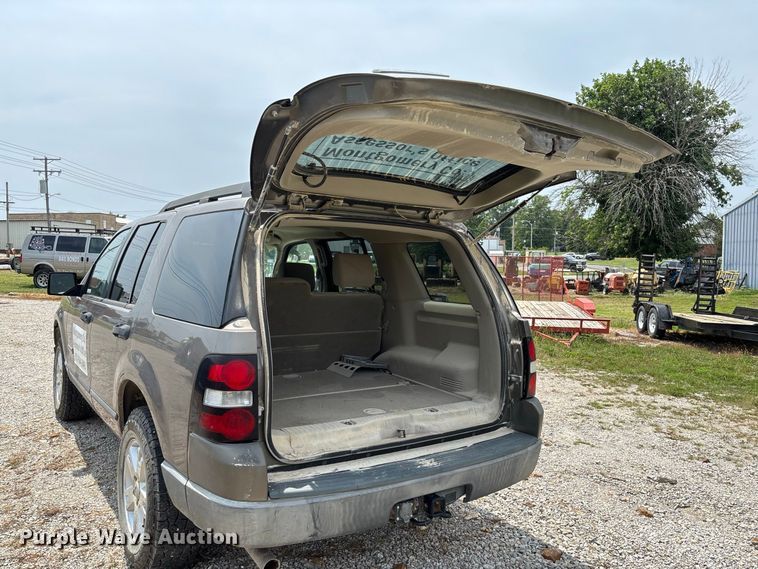 image for item DZ4503 2006 Ford Explorer XLS SUV
