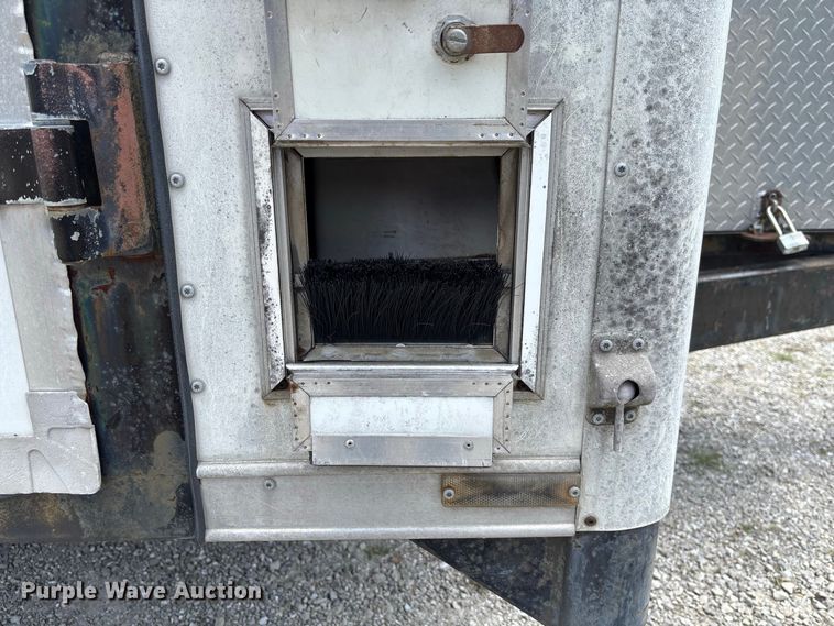 image for item DZ4519 1993 Wells Cargo EW2022 enclosed cargo trailer