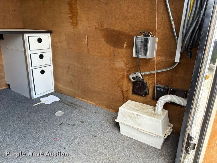 image for item DZ4519 1993 Wells Cargo EW2022 enclosed cargo trailer