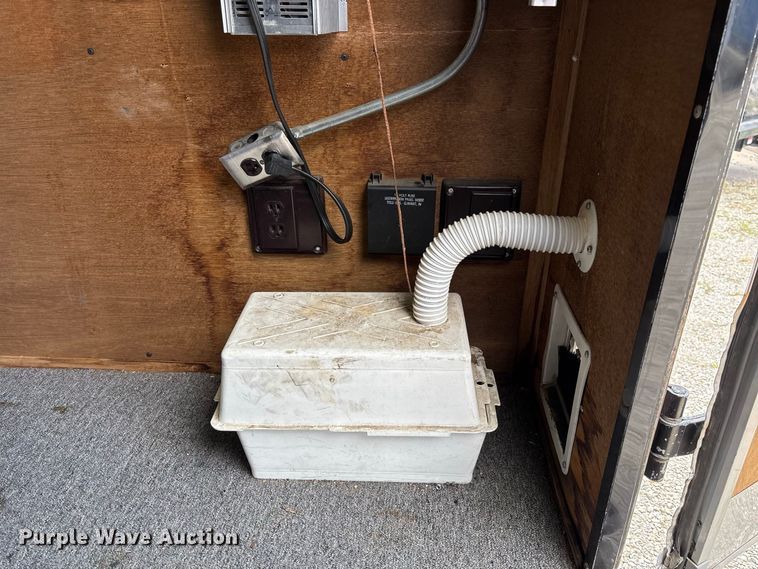 image for item DZ4519 1993 Wells Cargo EW2022 enclosed cargo trailer