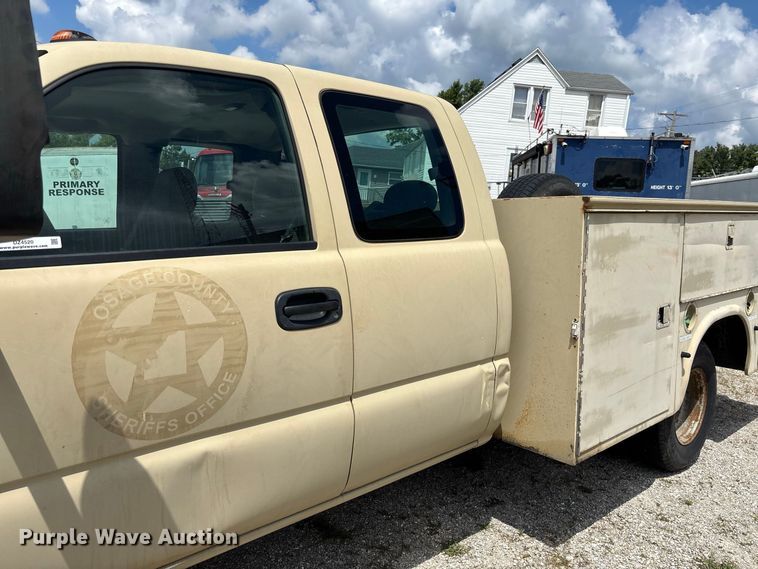 image for item DZ4520 2007 Chevrolet Silverado 3500 Ext. Cab utility bed pickup truck