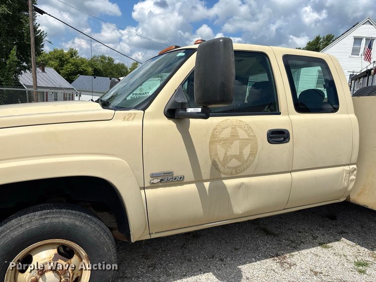 image for item DZ4520 2007 Chevrolet Silverado 3500 Ext. Cab utility bed pickup truck