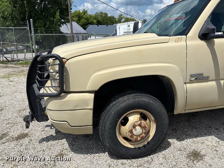 image for item DZ4520 2007 Chevrolet Silverado 3500 Ext. Cab utility bed pickup truck