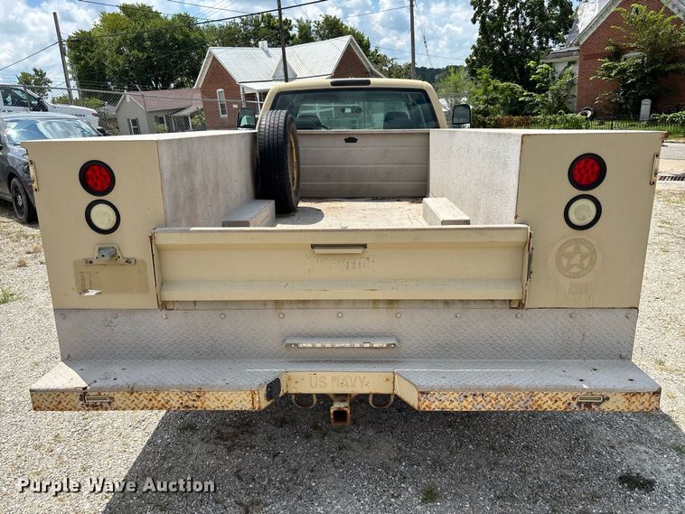 image for item DZ4520 2007 Chevrolet Silverado 3500 Ext. Cab utility bed pickup truck