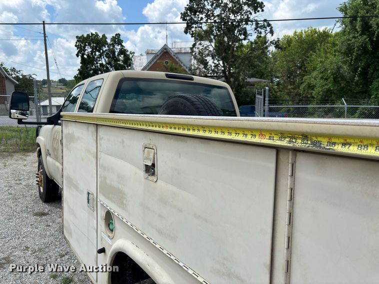 image for item DZ4520 2007 Chevrolet Silverado 3500 Ext. Cab utility bed pickup truck