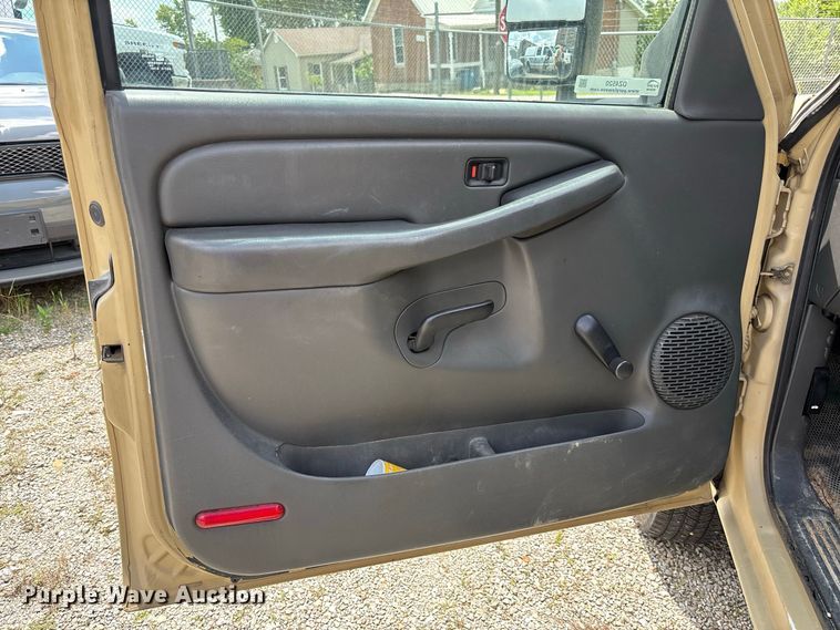 image for item DZ4520 2007 Chevrolet Silverado 3500 Ext. Cab utility bed pickup truck