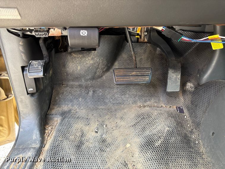 image for item DZ4520 2007 Chevrolet Silverado 3500 Ext. Cab utility bed pickup truck