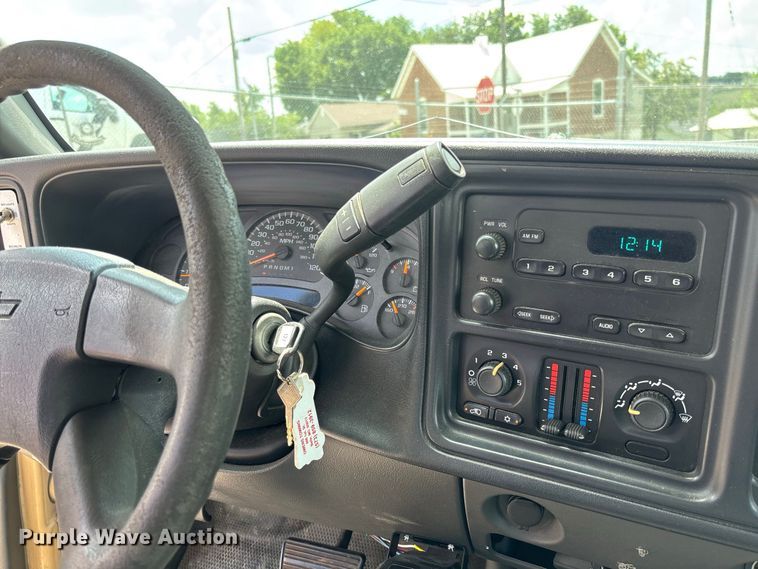 image for item DZ4520 2007 Chevrolet Silverado 3500 Ext. Cab utility bed pickup truck