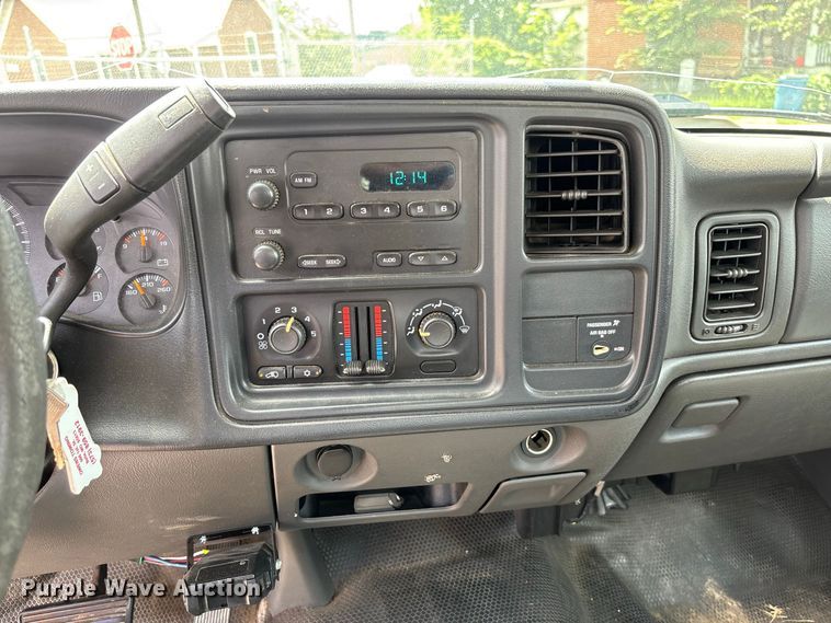 image for item DZ4520 2007 Chevrolet Silverado 3500 Ext. Cab utility bed pickup truck