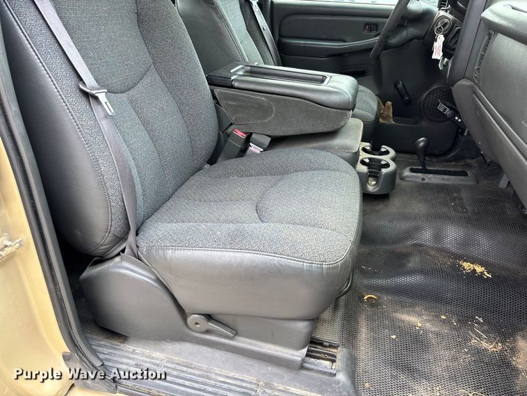 image for item DZ4520 2007 Chevrolet Silverado 3500 Ext. Cab utility bed pickup truck