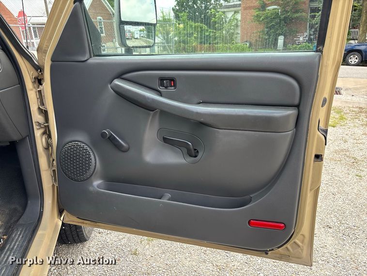 image for item DZ4520 2007 Chevrolet Silverado 3500 Ext. Cab utility bed pickup truck