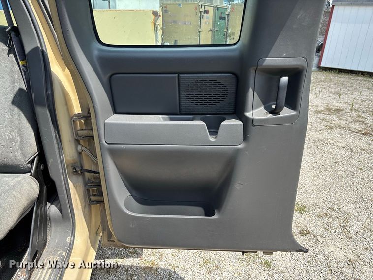image for item DZ4520 2007 Chevrolet Silverado 3500 Ext. Cab utility bed pickup truck