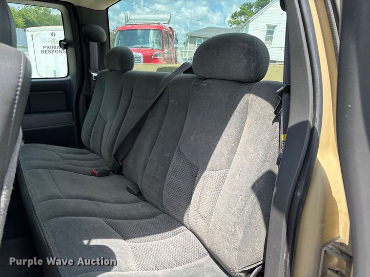 image for item DZ4520 2007 Chevrolet Silverado 3500 Ext. Cab utility bed pickup truck