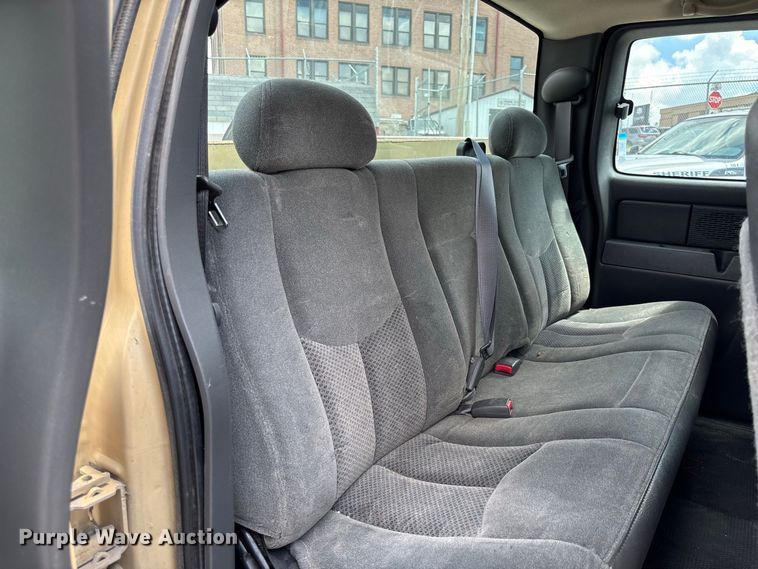 image for item DZ4520 2007 Chevrolet Silverado 3500 Ext. Cab utility bed pickup truck
