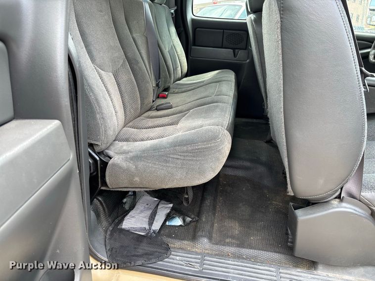 image for item DZ4520 2007 Chevrolet Silverado 3500 Ext. Cab utility bed pickup truck
