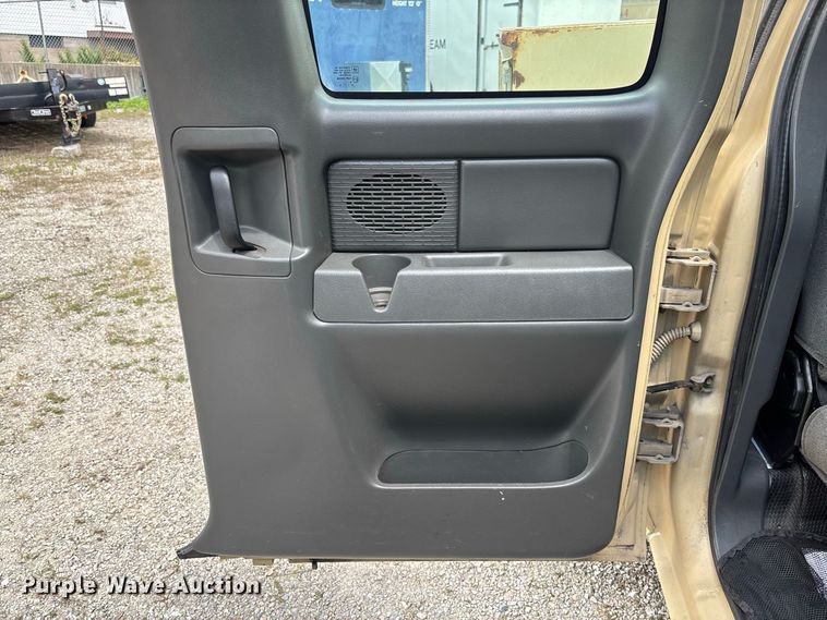 image for item DZ4520 2007 Chevrolet Silverado 3500 Ext. Cab utility bed pickup truck