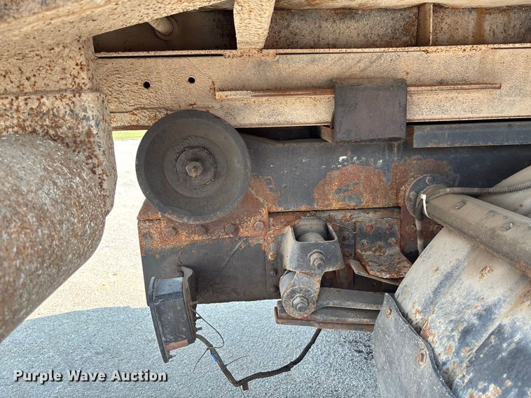 image for item DZ4524 1992 GMC C7 TopKick hook lift truck