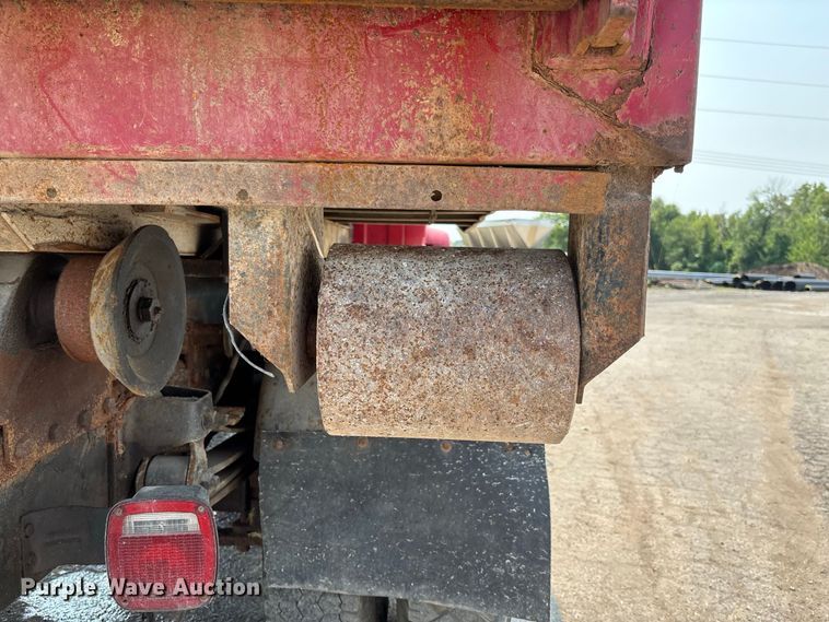 image for item DZ4524 1992 GMC C7 TopKick hook lift truck