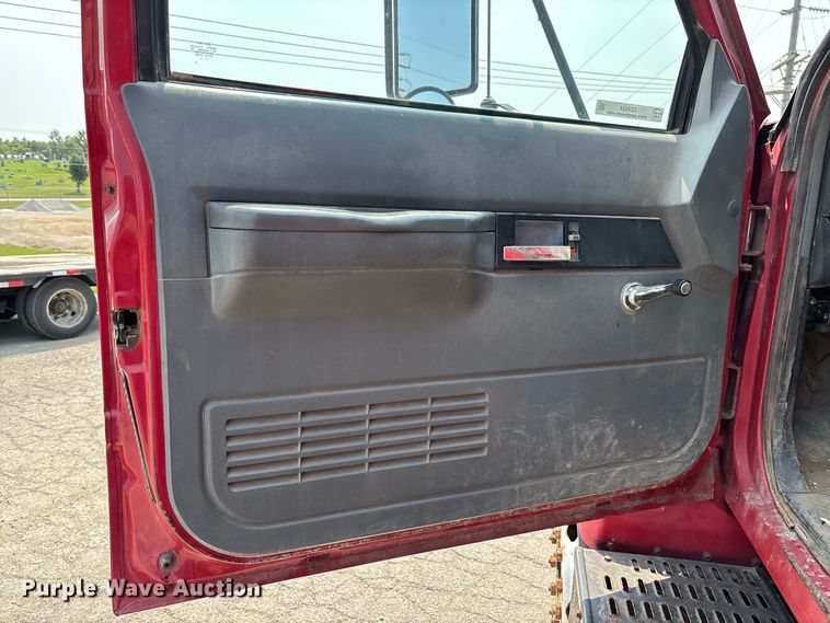 image for item DZ4524 1992 GMC C7 TopKick hook lift truck